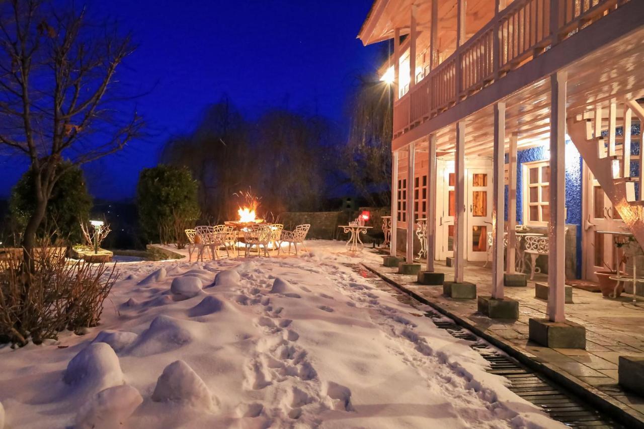 Stayvista At Violet Hill With Bonfire, Gazebo & Hill View Shimla Eksteriør billede