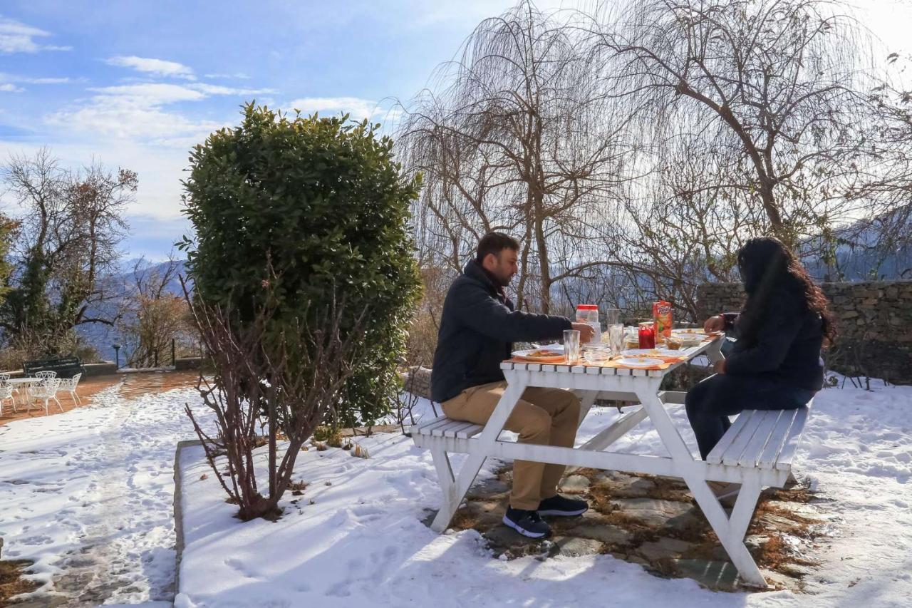 Stayvista At Violet Hill With Bonfire, Gazebo & Hill View Shimla Eksteriør billede