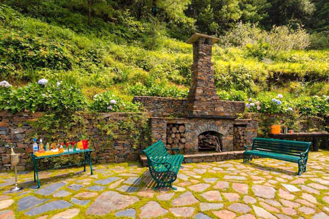 Stayvista At Violet Hill With Bonfire, Gazebo & Hill View Shimla Eksteriør billede